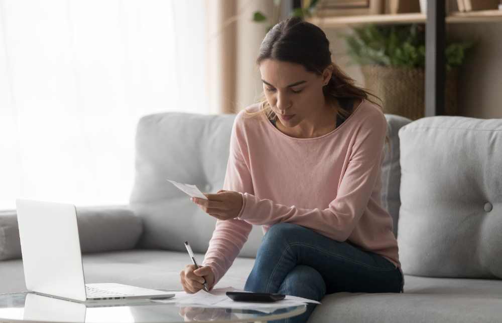 ¿Eres un experto haciendo la declaración de la Renta o te toca por primera vez? Te damos ocho consejos para hacértelo más fácil.