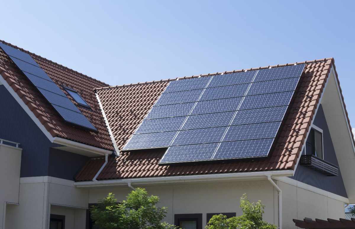 Si te estás planteando colocar paneles solares en casa, comprueba si tu seguro los cubre o debes añadir una cobertura extra.