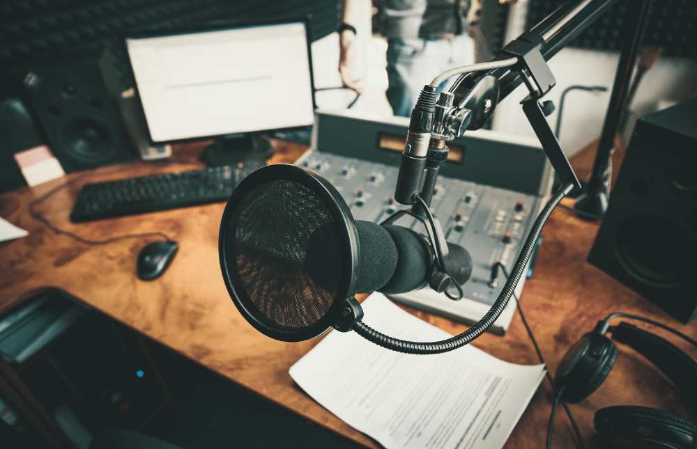 Un buen equipo de sonido puede tener un precio elevado. Así que si lo aseguramos, podremos disfrutar de la música sin temor de que un contratiempo impida que las notas floten en el aire de nuestra casa.