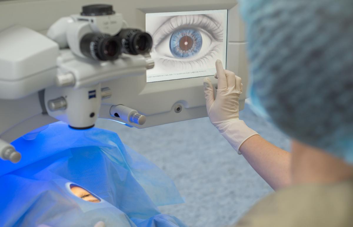 Cada vez hay más casos de miopía en la población, y la tendencia es claramente creciente. ¿Cubre esta intervención tu seguro de salud?