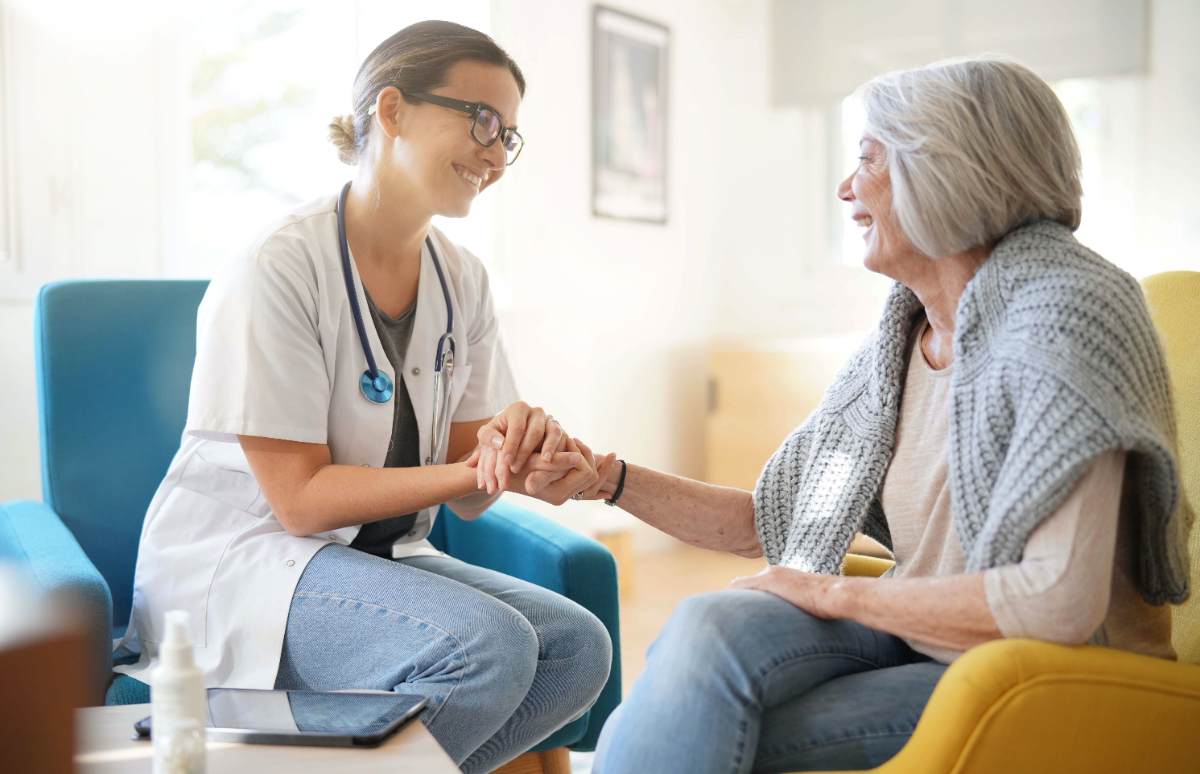 Los seguros de asistencia sanitaria son muy utilizados como complemento del sistema nacional de salud. Nos ayudan muchas veces a minimizar las esperas o a conseguir una segunda opinión. Infórmate un poco más sobre ellos.