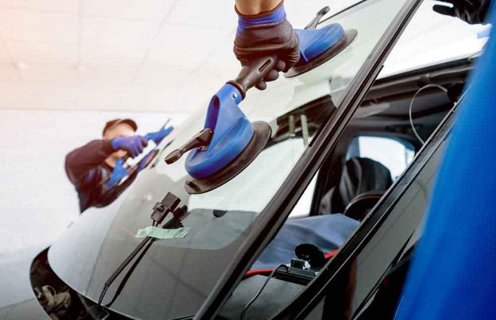 Cambiar luna del coche: ¿qué cubre el seguro?