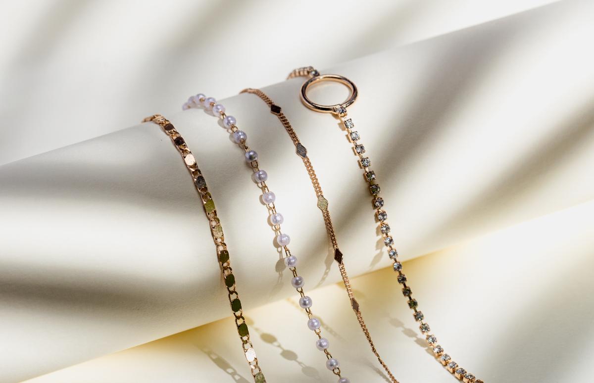 Protege tus joyas con el seguro para joyas de El Corte Inglés: consejos y trucos para mantener tus piezas seguras en casa. Descubre más aquí.