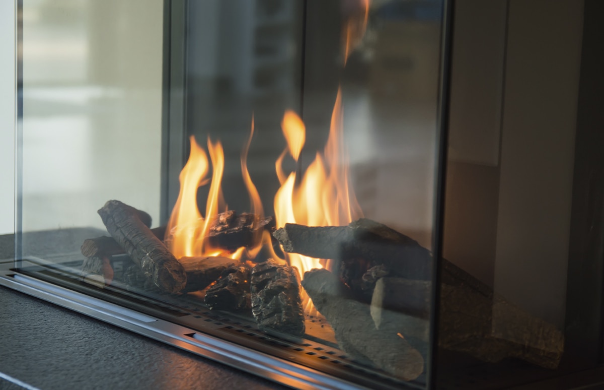 Chimenea de gas con cristal protector