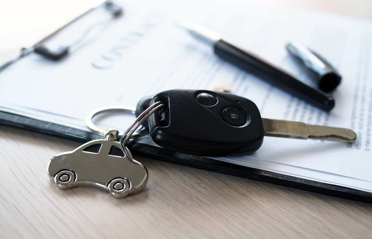 Cambiar la titularidad es necesario sobre todo si hay una compraventa de un coche. Consejos y curiosidades en el Blog de El Corte Inglés Seguros.