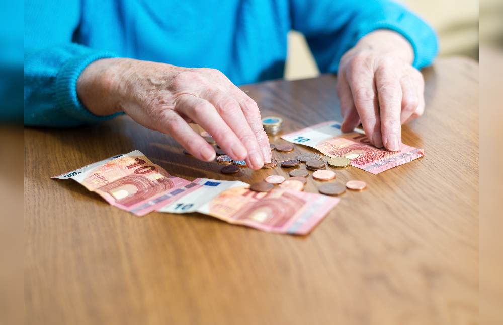 Hay quienes controlan el IRPF al dedillo y para quienes supone un mundo totalmente desconocido. Si eres de los segundos, hoy te contamos lo que se descuenta en las pensiones de este impuesto.