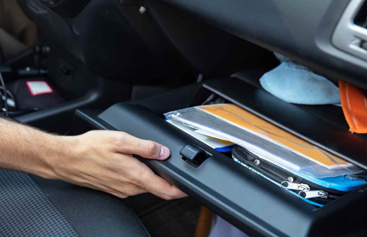 ¿Cómo solicito un duplicado de la ficha técnica de mi coche? Consejos y curiosidades en el Blog de El Corte Inglés Seguros.