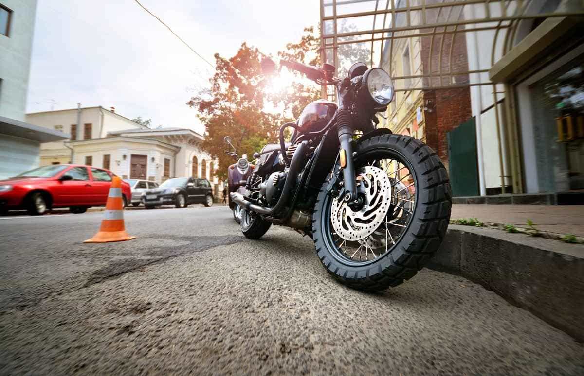 ▷ ¿Puedo asegurar una moto sin tener carnet? | ECI Seguros