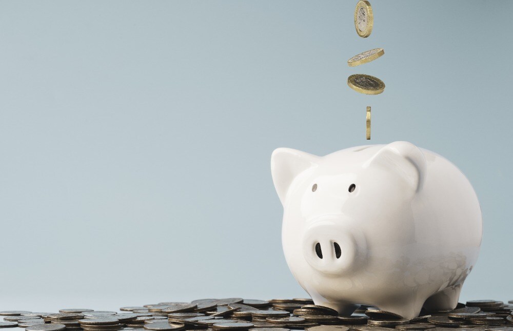 Ahorrar es algo  a lo que todo deberíamos acostumbrarnos, en la medida de nuestras posibilidades. Queremos darte algunos consejos para conseguir que cada mes, puedas reunir algo de dinero y empezar a ahorrar.