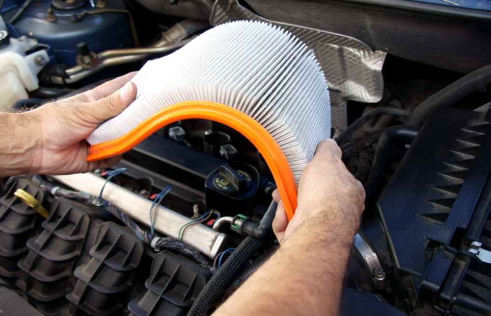 Hay que cambiar los filtros del coche con la regularidad que indica la marca. Hoy vemos la importancia de cambiar el del aire.