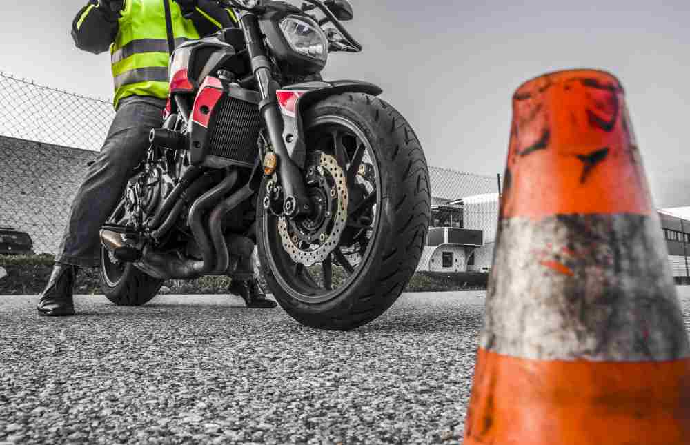¿Notas que la moto va más dura de lo normal? ¿Viajas menos cómodo? Hoy hablamos de la suspensión en las motos.