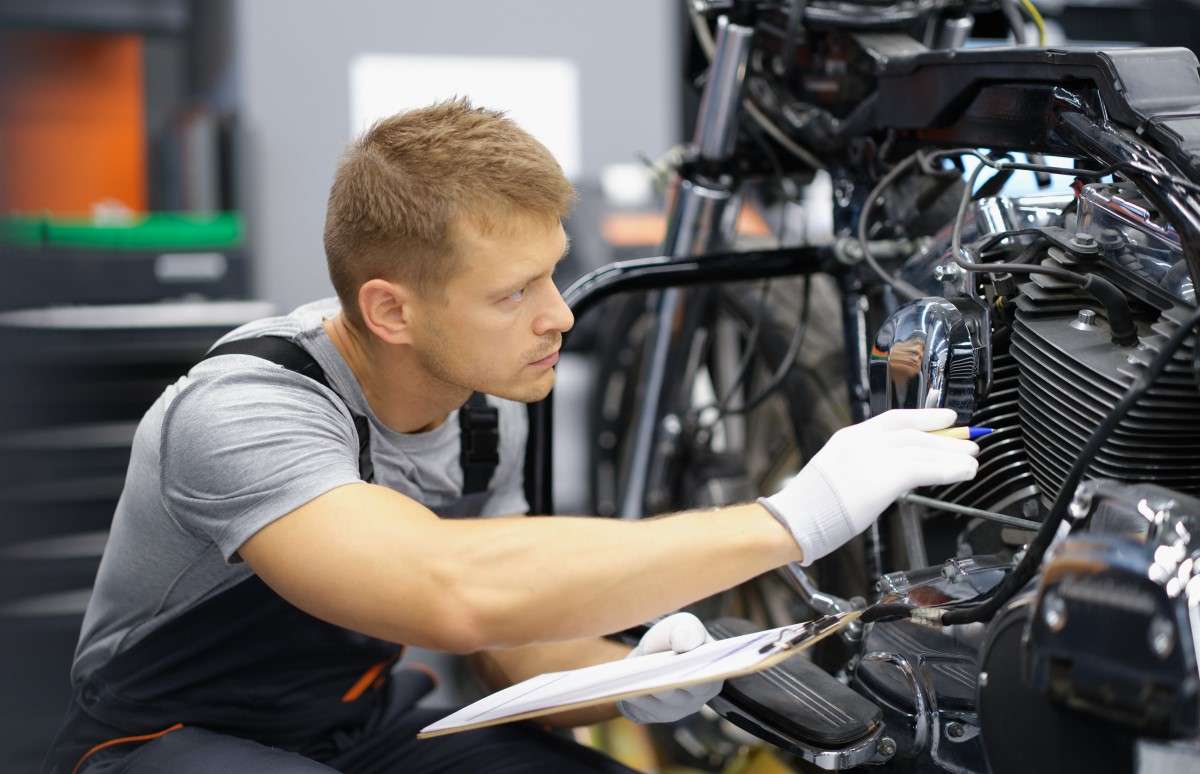 El mantenimiento de una moto es fundamental para su buen funcionamiento, pero ¿sabes si tu seguro puede ayudarte con esto? Te lo contamos.