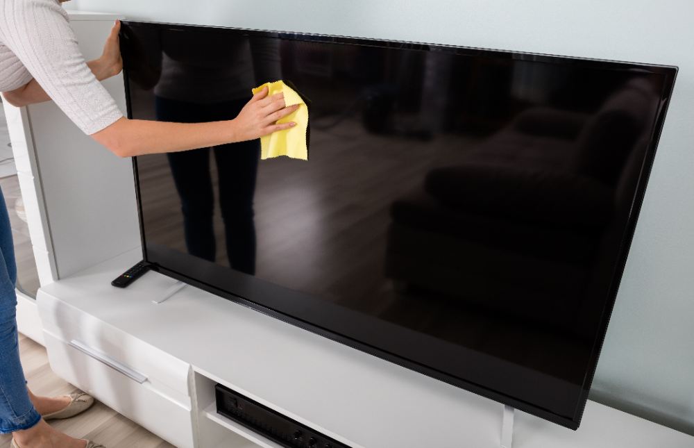 Trucos para limpiar la pantalla plana de los televisores